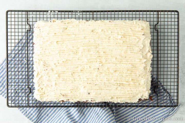 Putting a buttercream icing on the chocolate courgette cake.