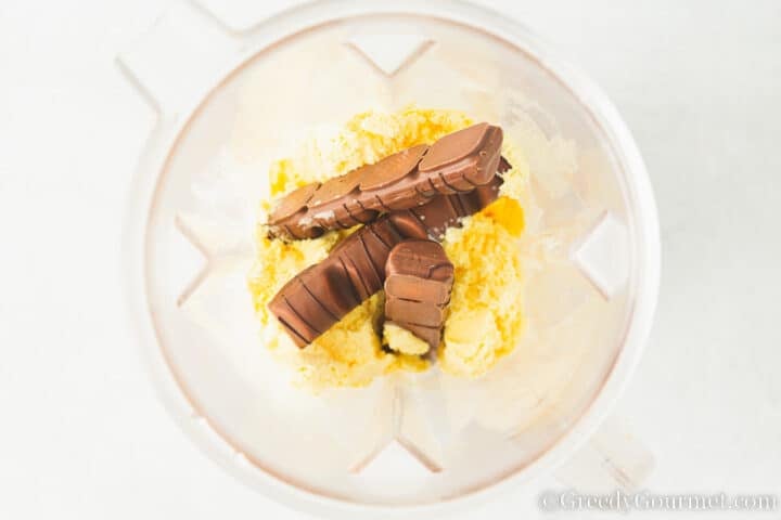 ice cream and kinder bueno pieces in a mixer.