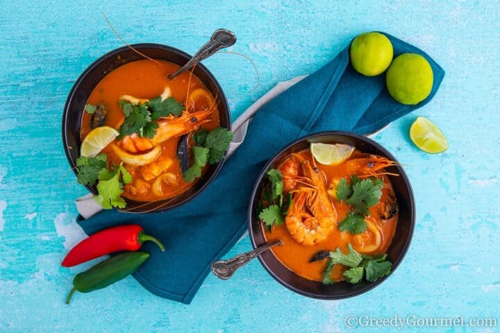 caldo de mariscos.