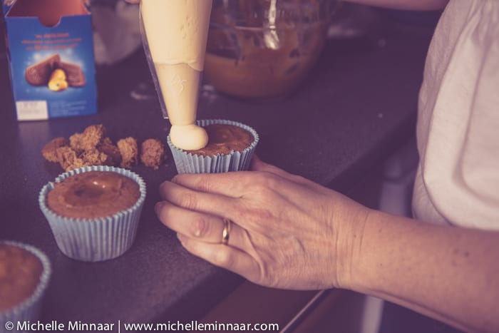 Piping swirls on cupcakes